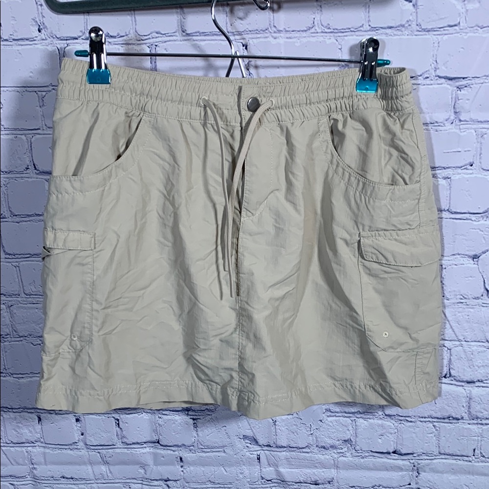 Columbia Women Cargo Skort Tan M Outdoor Hiking Camping Summer Boating Golf Prep
